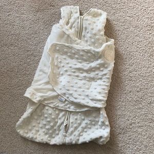 Halo SleepSack Swaddle Plushy Dot Velboa in Cream